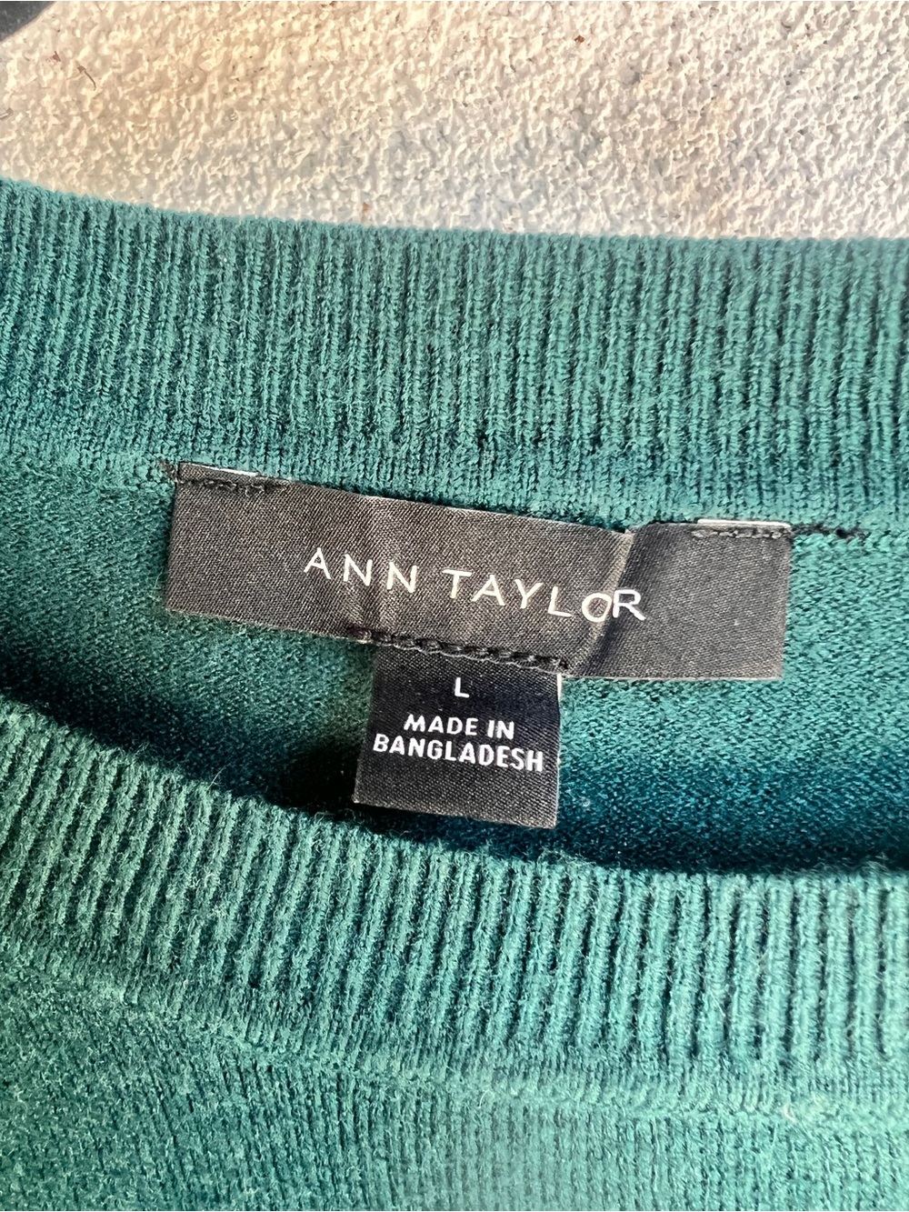 Ann Taylor| 💚Emerald Green Sweater with Decorative Gold Buttons - Picture 4 of 5